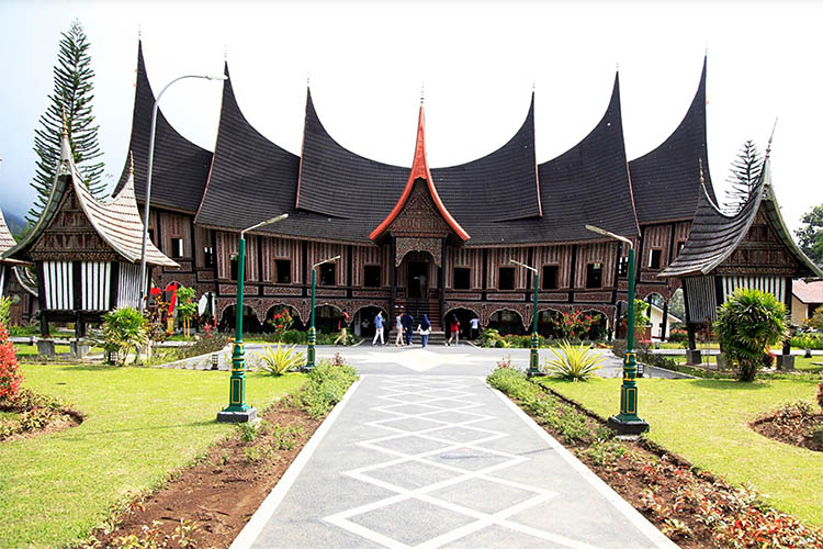 10 Objek Wisata Sumatera Barat Yang Paling Diincar Wisatawan Luar Daerah
