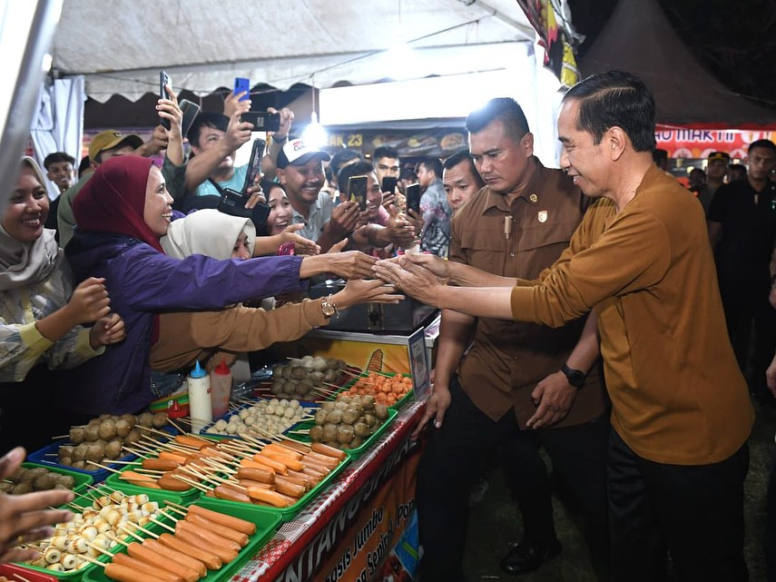 Usai Nonton Tabut dan Jajan Gulali, Jokowi Mulai Keliling Bengkulu