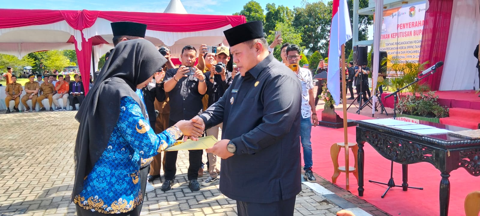 Penyerahan SK 634 ASN PPPK Mukomuko, Bupati Tekankan Disiplin dan Tanggung Jawab Kerja