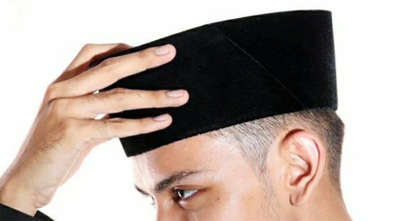 Rahasia Perawatan Peci Hitam: Tips Jitu Menjaga Peci Kesayangan Anda Selalu Terlihat Baru