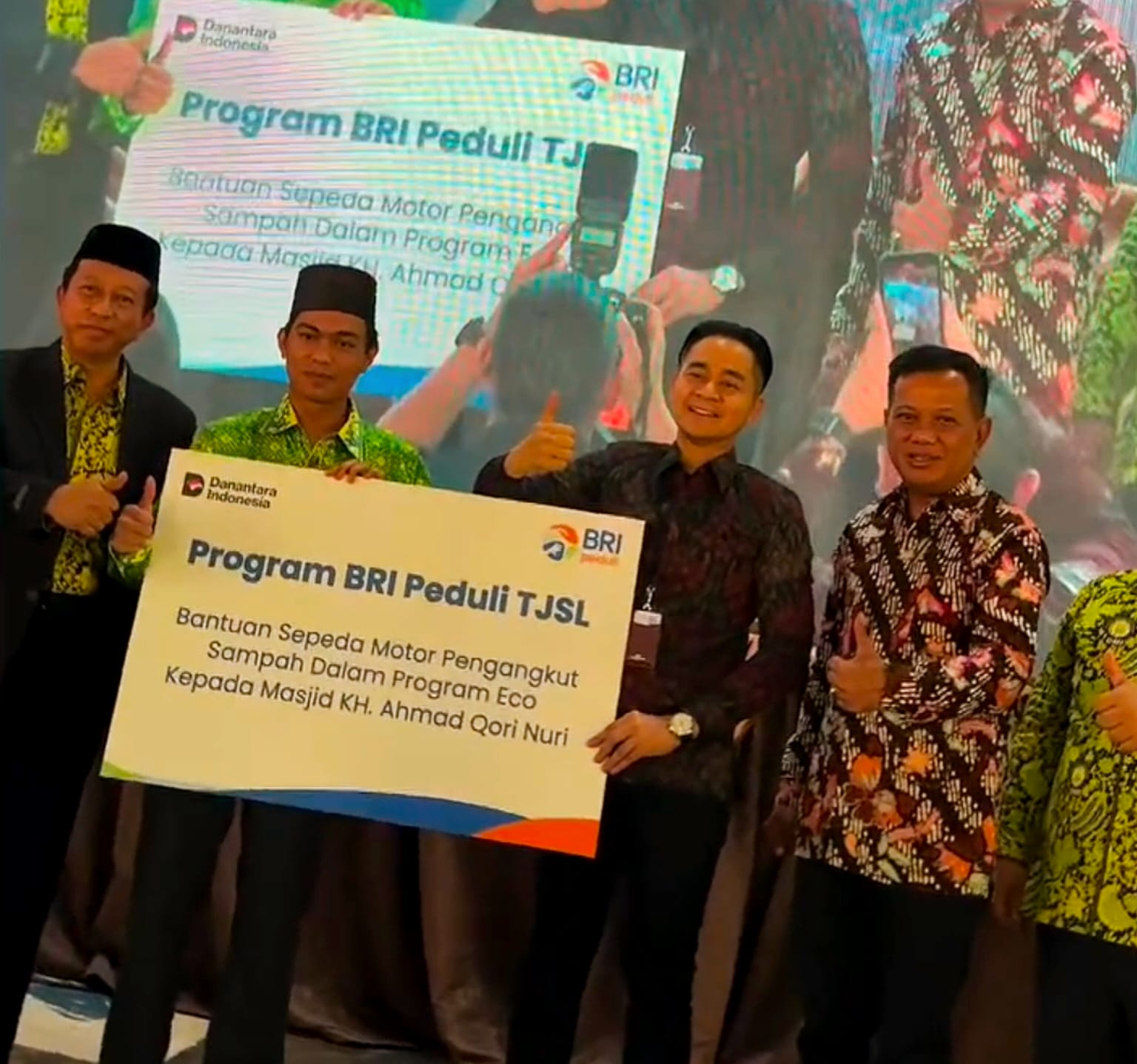 BRI Regional Office Palembang Menyerahkan Bantuan Pada Masjid