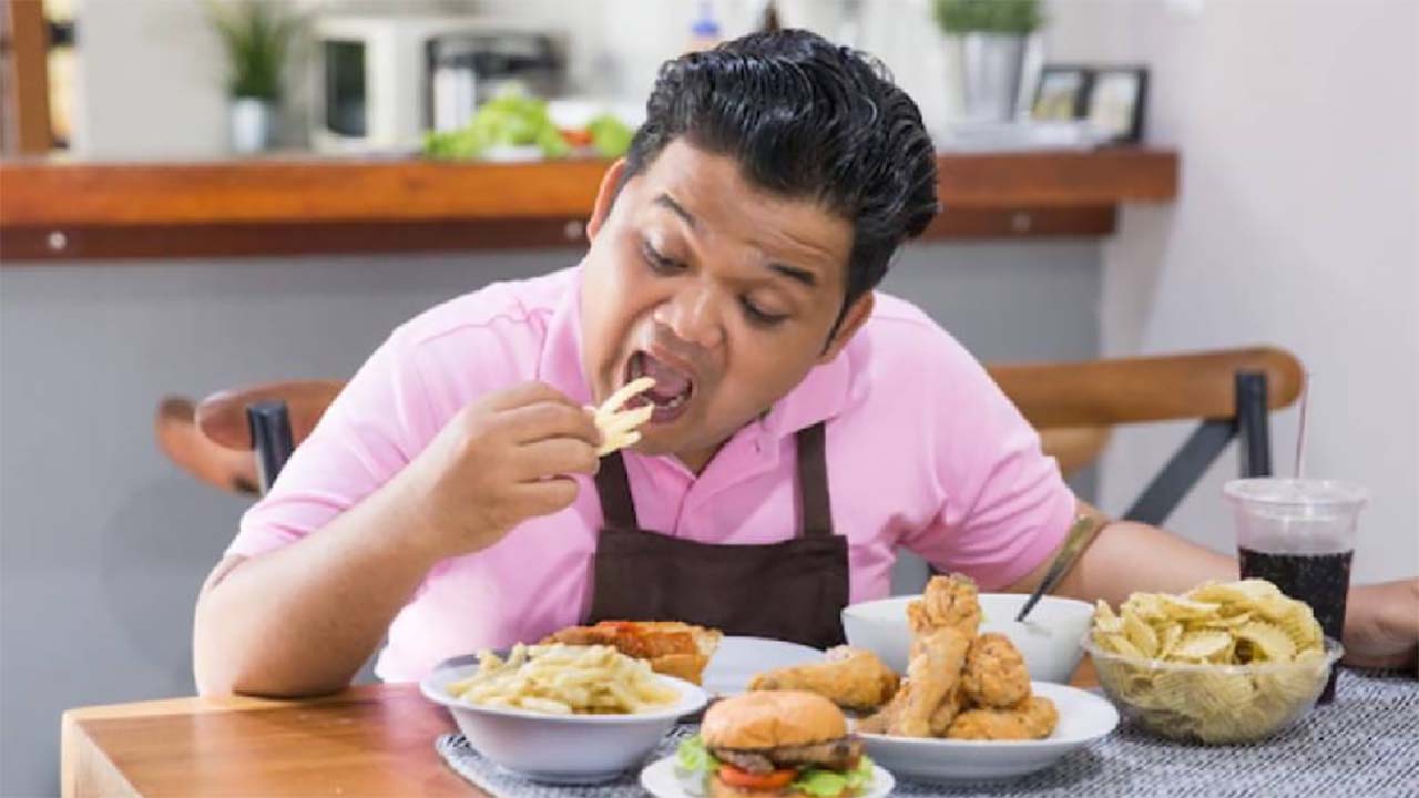 5 Kebiasaan Buruk Saat Puasa Ramadhan yang Bikin Berat Badan Naik