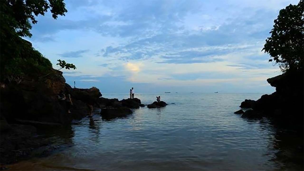 Pesona Alam Pantai Batu di Kalimantan Timur yang Menakjubkan 