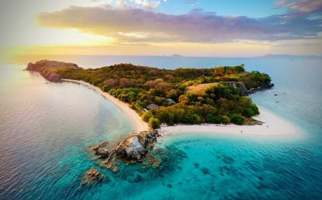 Mengenal Pulau Atol Mangiatan, Pulau yang Menawarkan Pesona Eksotis dan Habitat Para Komodo