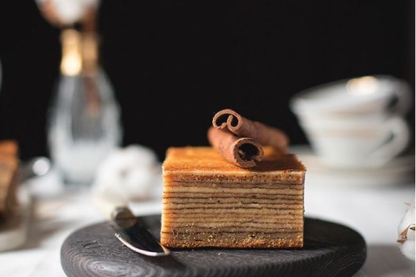 Lapis Legit: Kue Mewah yang Kaya Rasa, Warisan Kuliner Indonesia yang Mendunia!