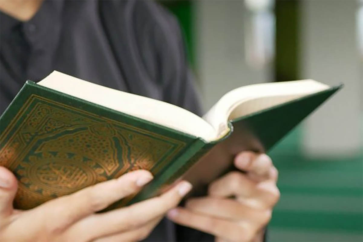 Nggak Boleh Sembarangan, Inilah Adab Membaca Al-Quran yang Baik dan Benar