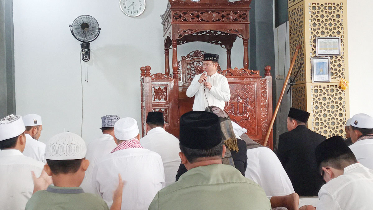 Bupati, Dandim dan Kapolres Mukomuko Salat Idul Fitri 1444 Hijriah di Masjid Agung Mukomuko