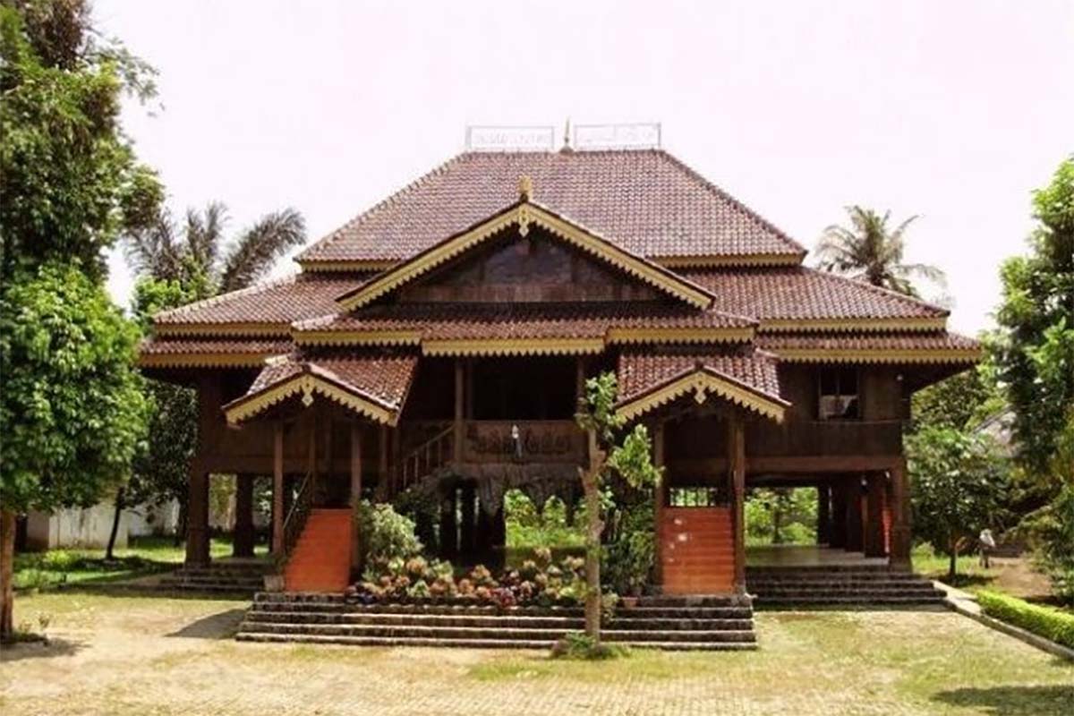 Rumah Adat Sumatera Selatan, Tiang Semangkin Tinggi Mangkin Tinggi Juga Status Sosialnya
