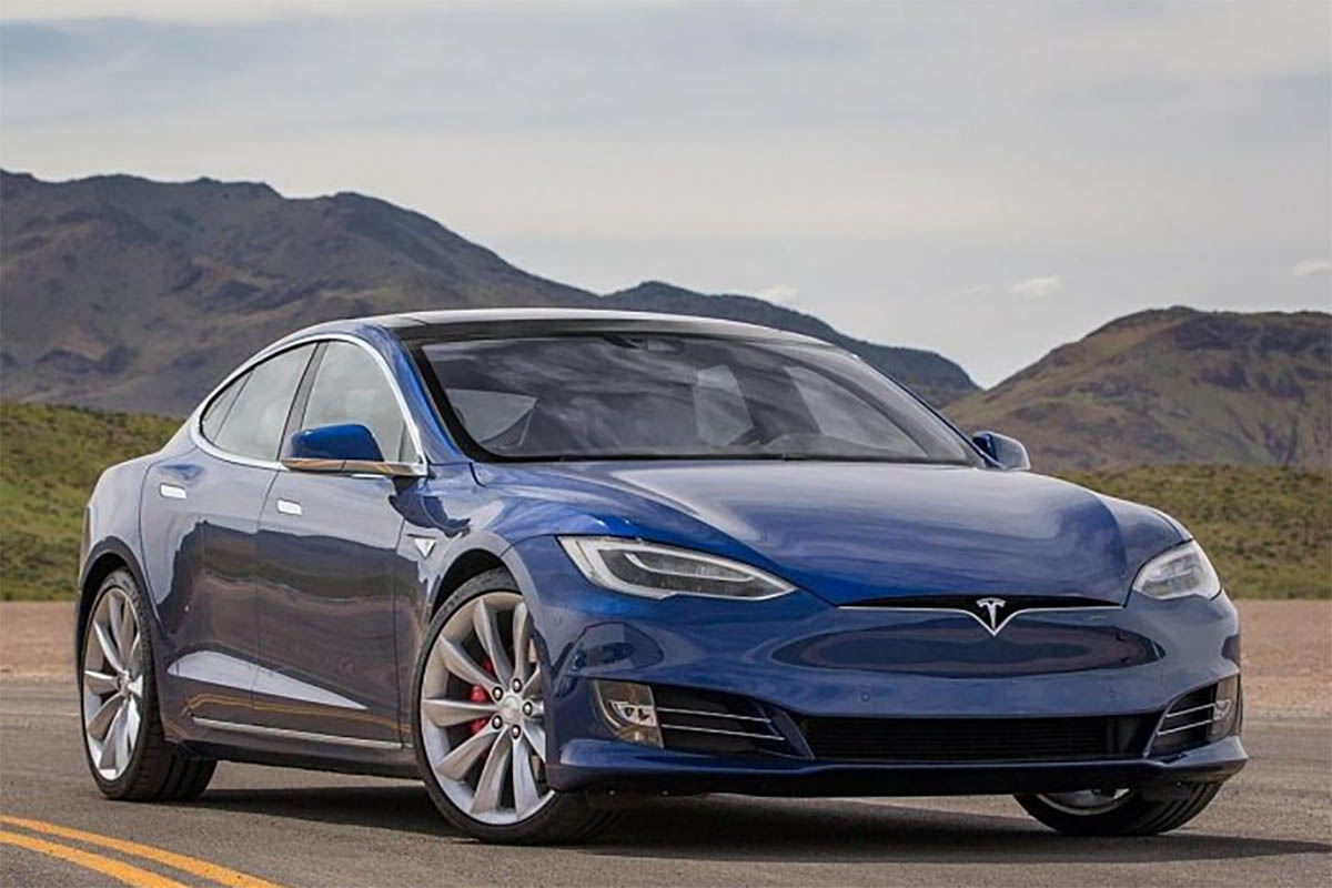 Tesla Model S: Mobil Listrik Paling Canggih di Dunia