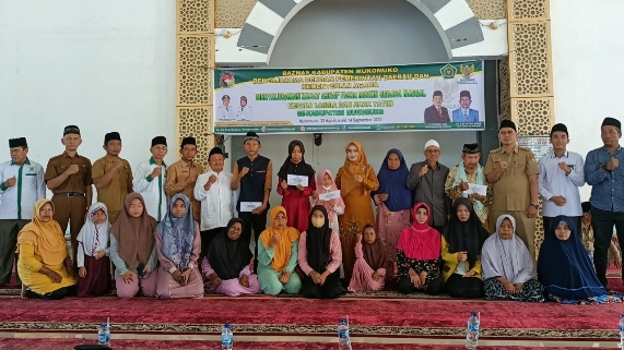 ﻿Baznas Salurkan Bantuan Kepada 400 Lansia dan Anak Yatim