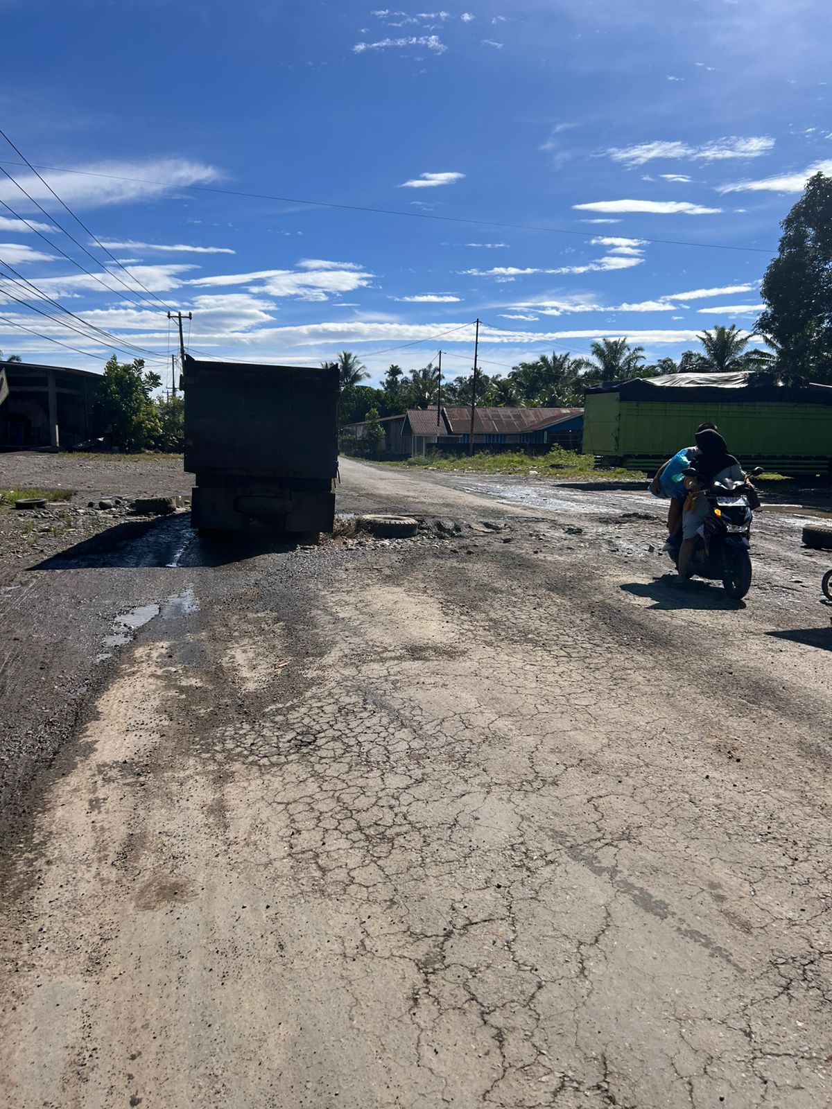 Jalinbar di Desa Arah Tiga Rusak Parah, Rawan Kecelakaan