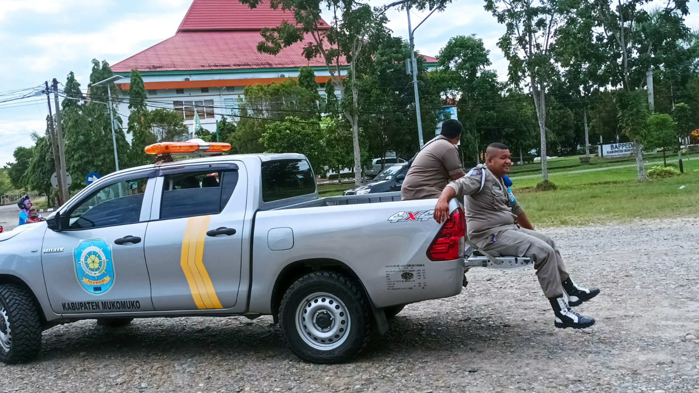 Satpol Gandeng Aparat Razia Ternak Di Jalan