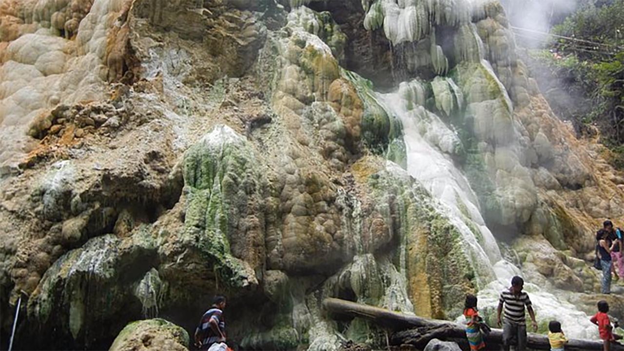 Tak Jauh dari Pusat Kota, Inilah Kesejukan Wisata Air Terjun Pulo Brayan