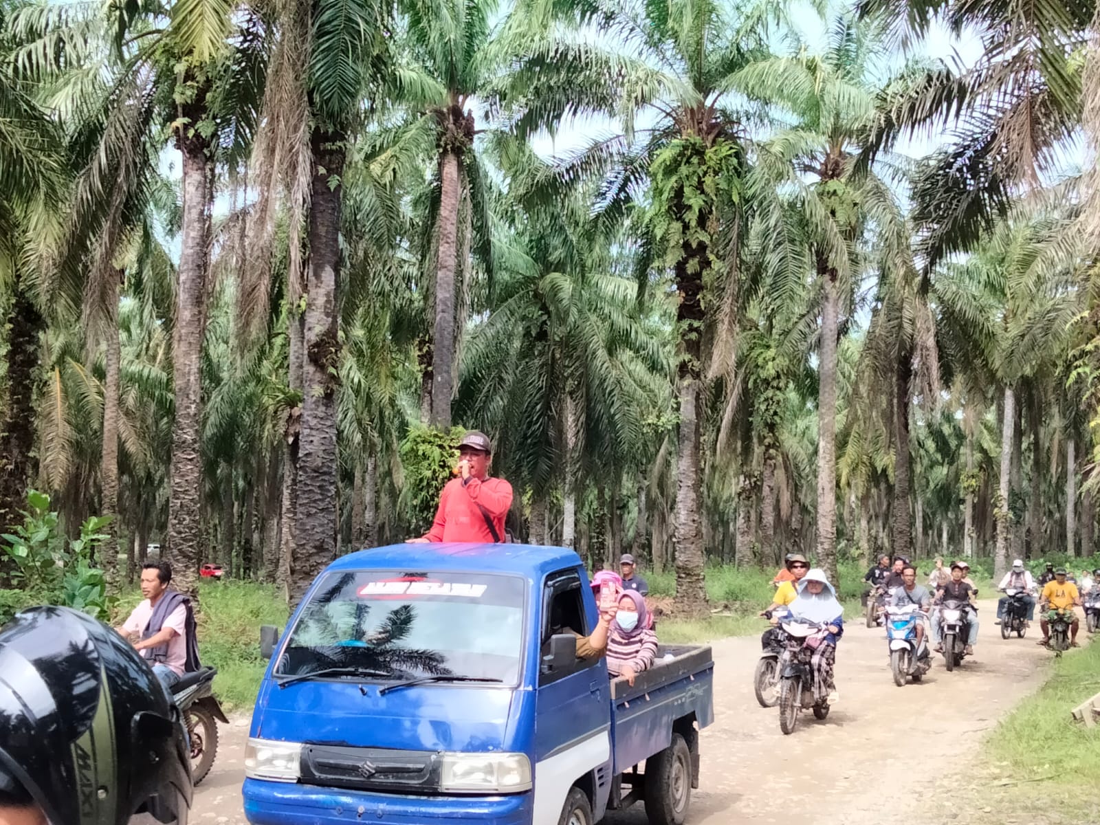 Pendemo PT. Agricinal Bengkulu Utara Bersitegang dengan Polisi