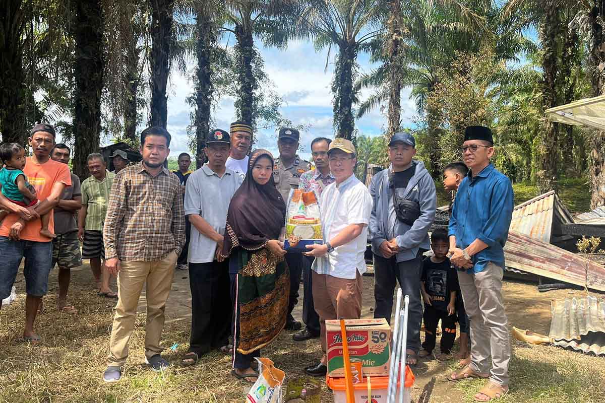 Bupati Mukomuko Tinjau Peristiwa Kebakaran di Pauh Terenja 