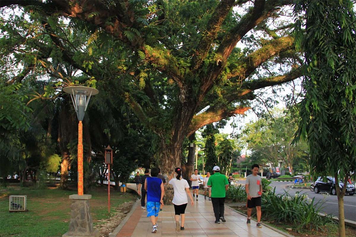 Belum ke Palembang Jika Tidak Berkunjung Wisata Taman Kambang Iwak, Disini Enak Joging dan Sedap Kulinernya