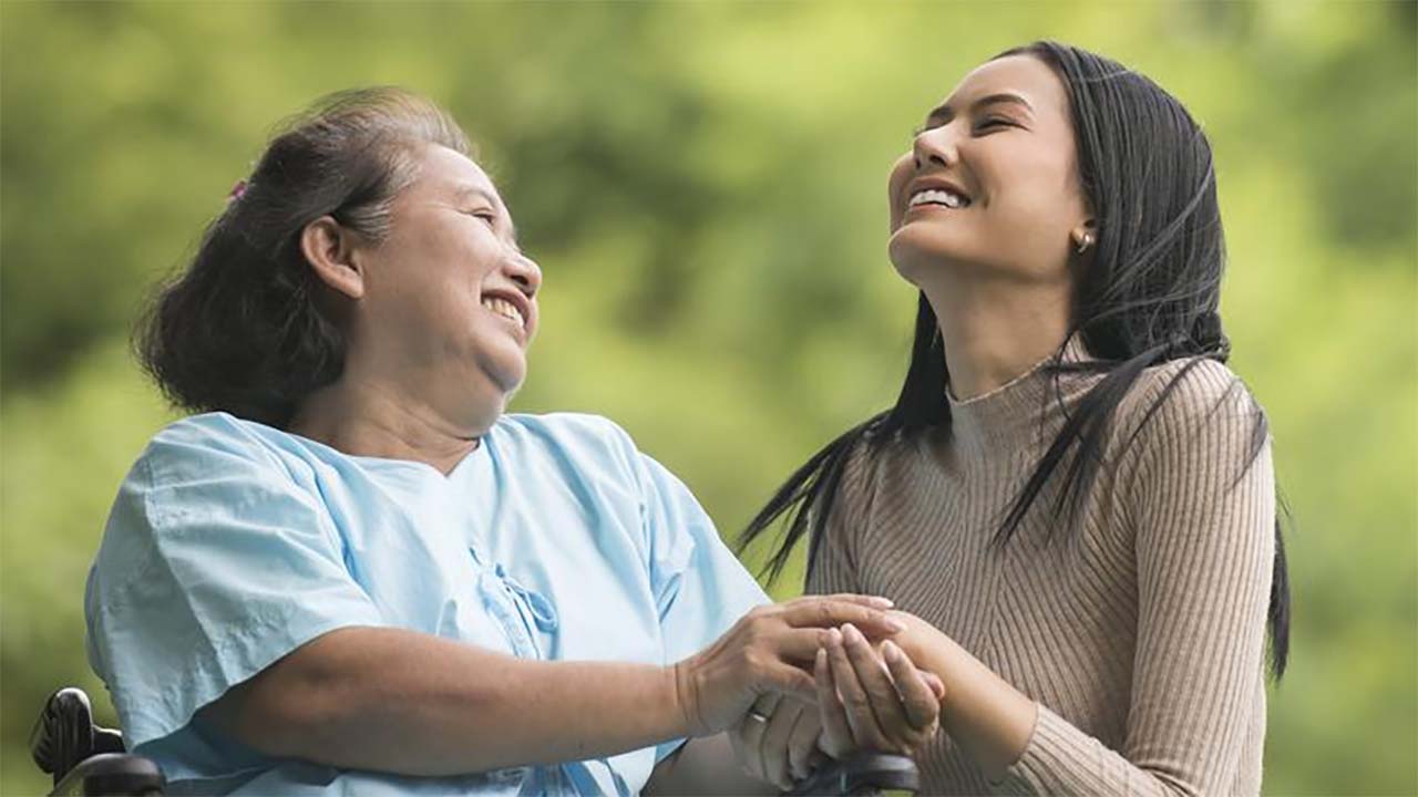 5 Tanda yang Hanya Dimiliki Oleh Mereka yang Memiliki Hubungan Baik dengan Orang yang Lebih Tua