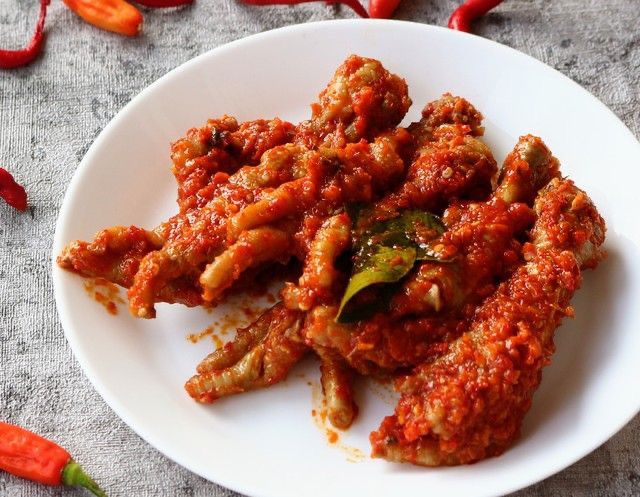 Ceker Ayam dalam Kuliner Nusantara: Sajian Khas dari Berbagai Daerah!