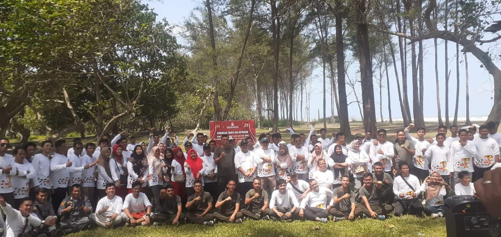 KPU Mukomuko Bangun Solidaritas dan Kekompakan Panitia Pemilihan Kecamatan (PPK) Melalui Outbond