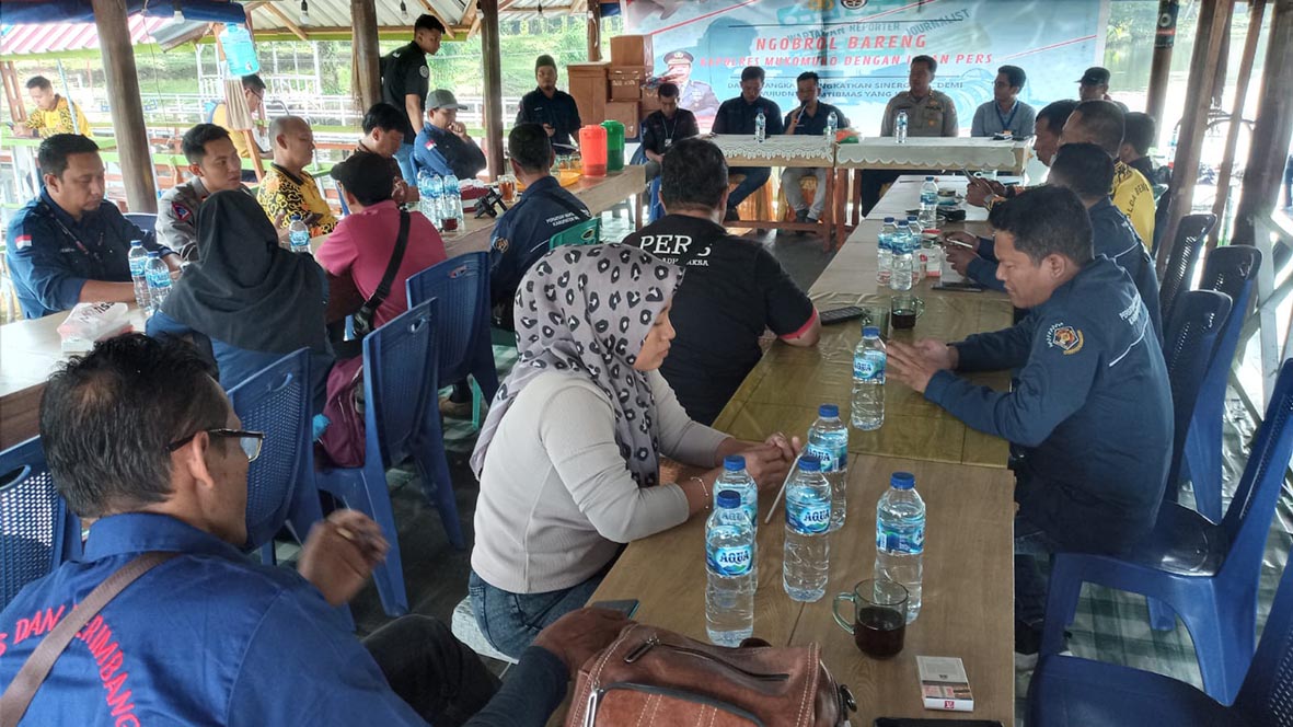 Ngobrol Bareng Wartawan, Kapolres Mukomuko:  Saya Siap Door Stop Berikan Keterangan  