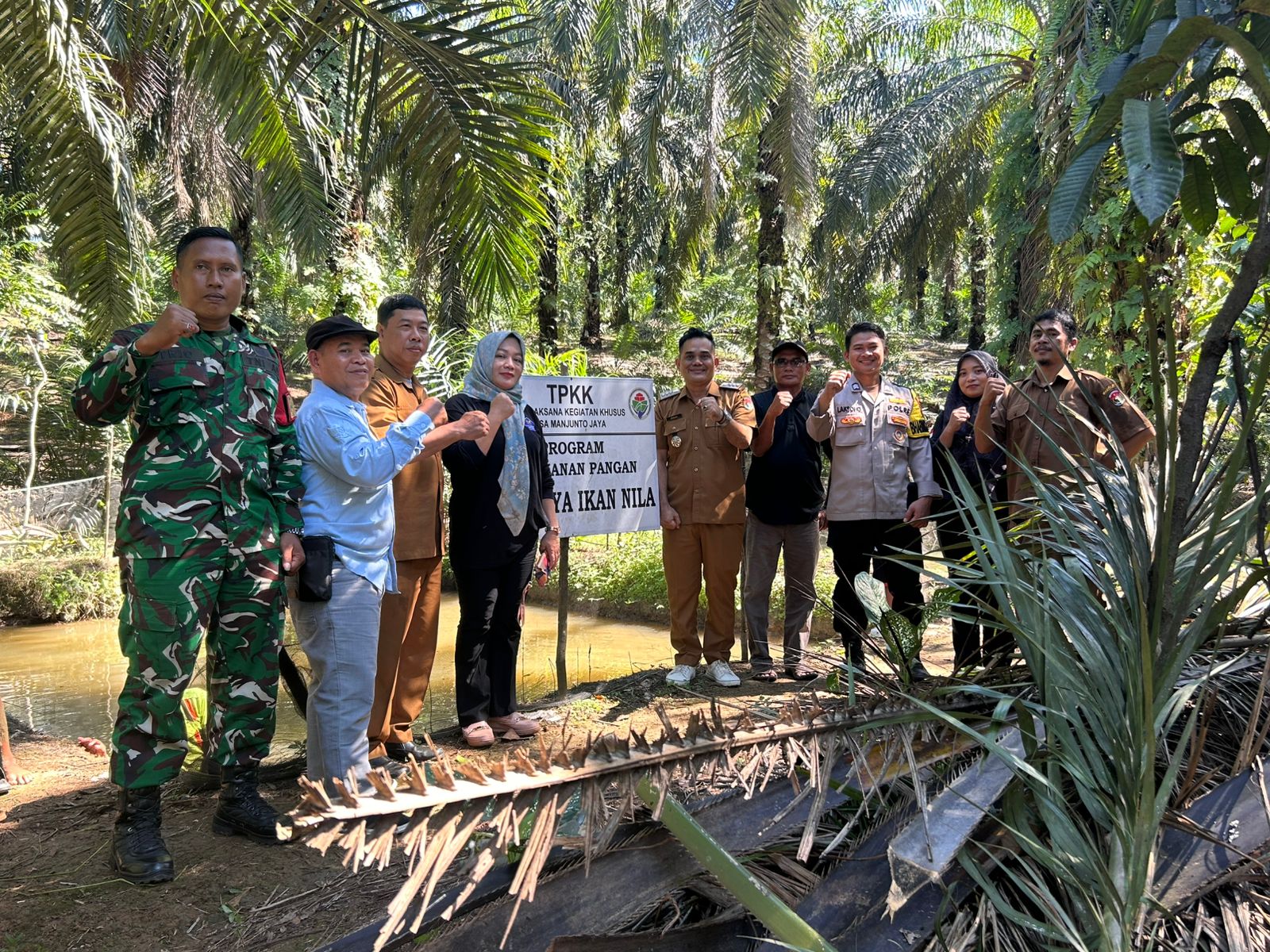 Pemdes Manjuto Jaya Panen Ikan Program Ketahanan Pangan