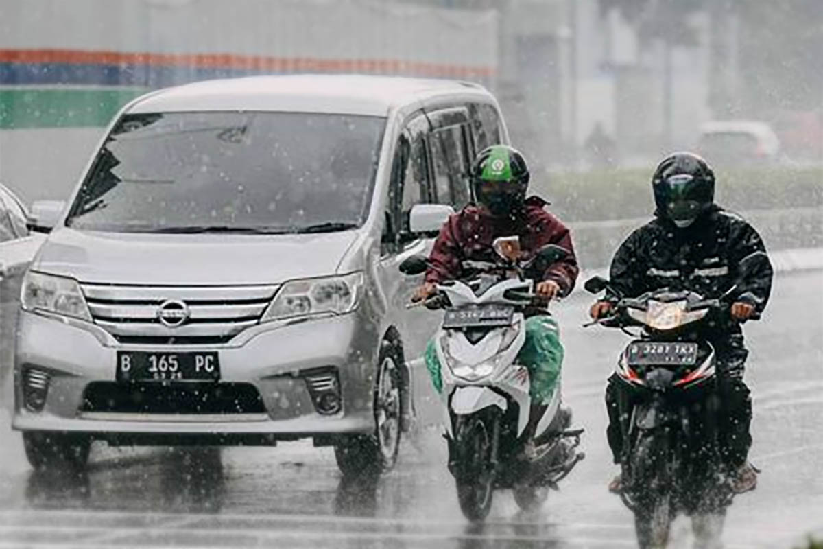 Untuk Keselamatan Perlu Diketahui, Ini Cara Berkendara Dalam Keadaan Hujan