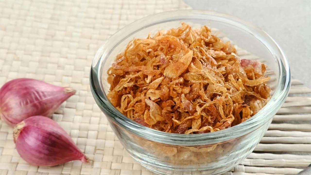 Bawang Goreng Renyah dan Tahan Lama : Tips Memilih Bawang, Mengiris, Menggoreng, dan Menyimpan dengan Benar