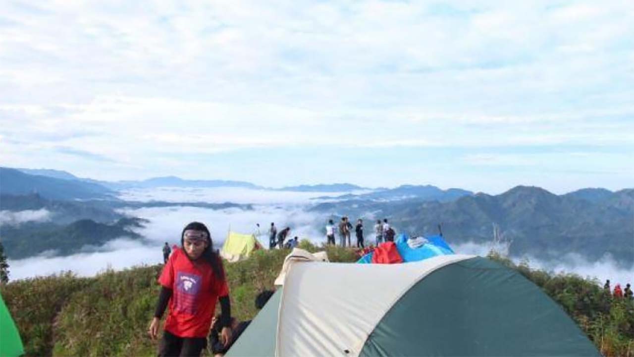 Pesona Wisata Buntu Liarra di Sulawesi Barat Bak Negeri di Atas Awan