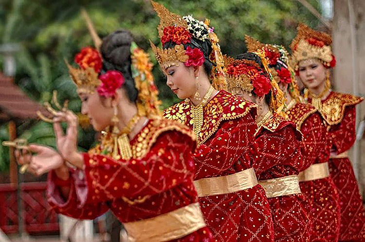 Mengenal dan Menilik Tradisi-Tradisi Adat Sumatera Selatan yang Menarik