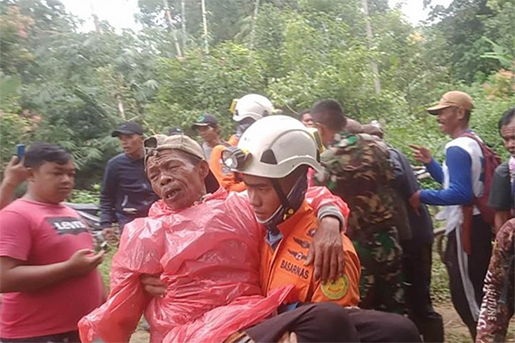 Mencari Kayu Bakar, Kakak Beradik Tersesat 5 Hari Ditemukan Lemas di Tepi Sungai Hutan Kerinci