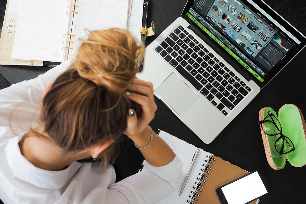 Terapin Ini Bagi Kalian yang Punya Jiwa Sensitif! Begini Cara Mencegah Nangis di Kantor Saat Dimarahin Atasan 