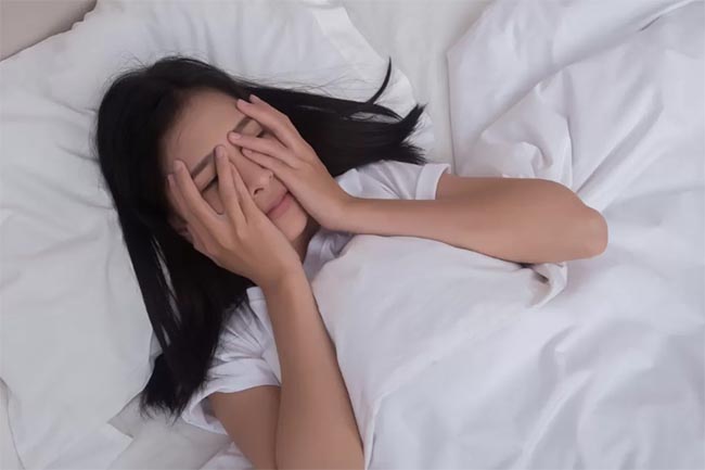 Tetap Bugar dan Anti Lelah, Begini Tips Menjaga Tubuh Tetap Segar Meski Sulit Tidur Malam