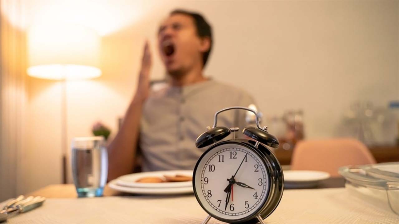 Sendiri Juga Bisa Sahur On Time! Ini Dia 5 Jurus Ampuh Bangun Pagi Meski Badan Pegal-pegal Seharian