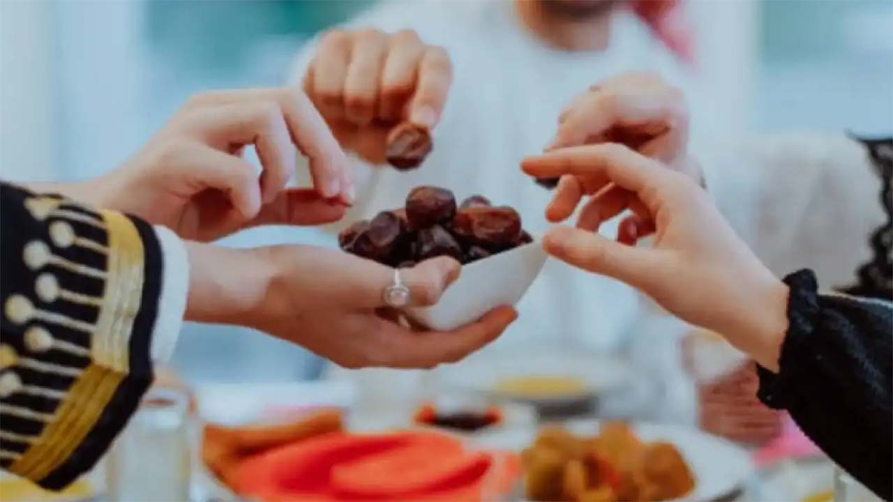 Apakah Anda Melakukan 5 Kesalahan Ini Saat Buka Puasa? Ini Dia Biang Kerok Masalah Pencernaan di Bulan Ramadan