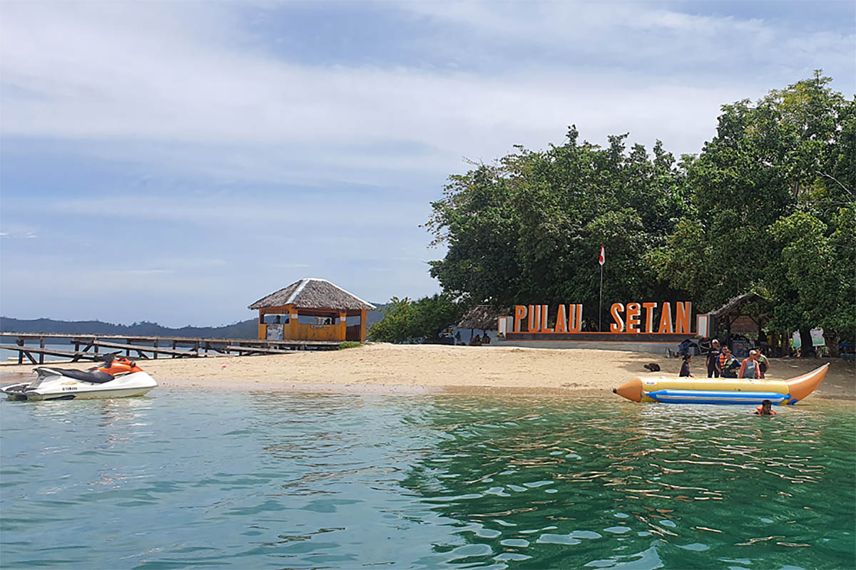 5 Destinasi Wisata Pantai Pesisir Selatan Sumatera Barat Keindahannya Mengagumkan Air Lautnya Hijau Zambrut