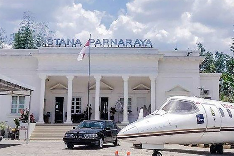 Istana Mewah Bak Istana Negara Milik Sultan Wonogori, Keluar Gunakan Jet Pribadi