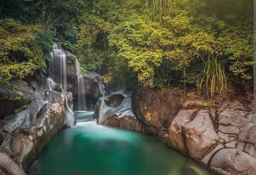 Menikmati Kesegaran dan Keindahan Air Terjun Nyarai di Sumatera Barat