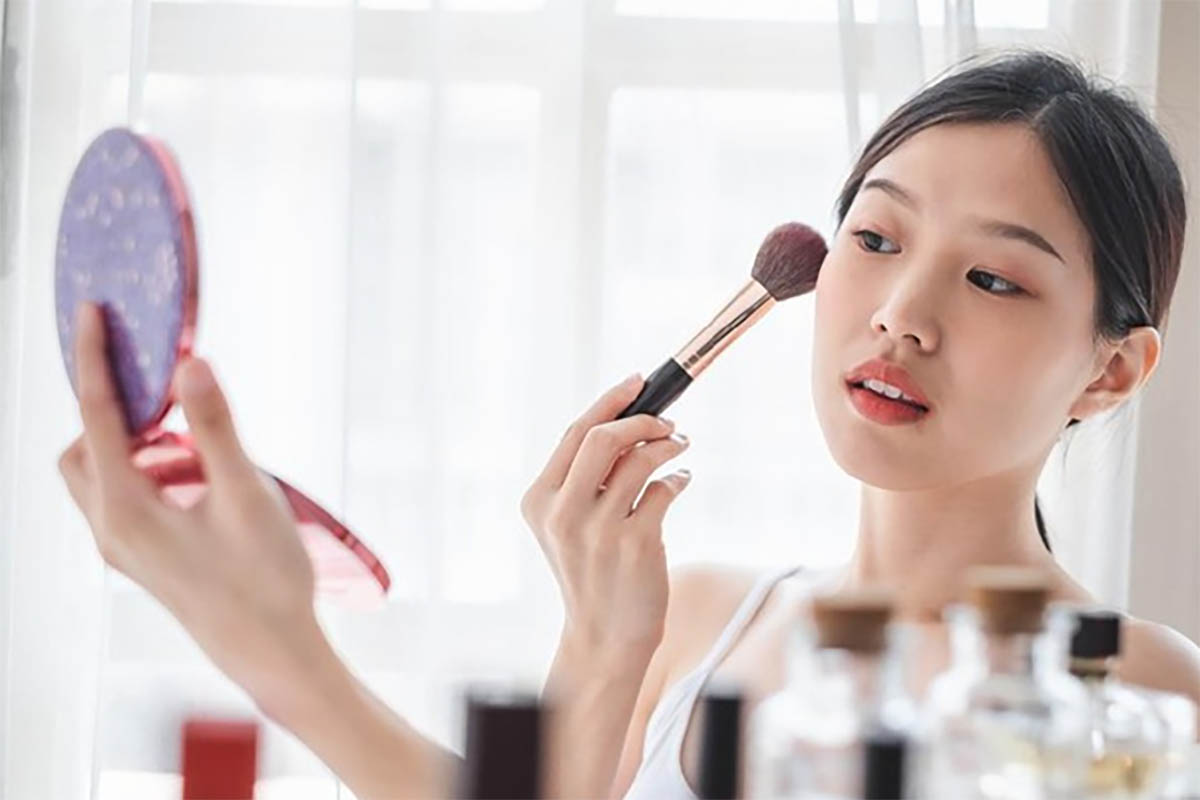 Tampil Menawan, Inilah Tips dan Trik Membuat Make-Up Tahan Lama