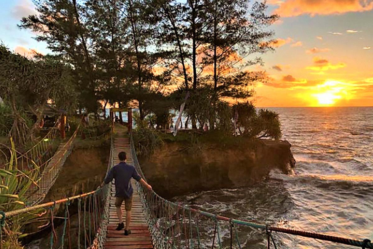 Wisata Pantai Sungai Suci Bengkulu, Keindahan Panorama Eksotik Menunggu Senja di Hamparan Pasir 