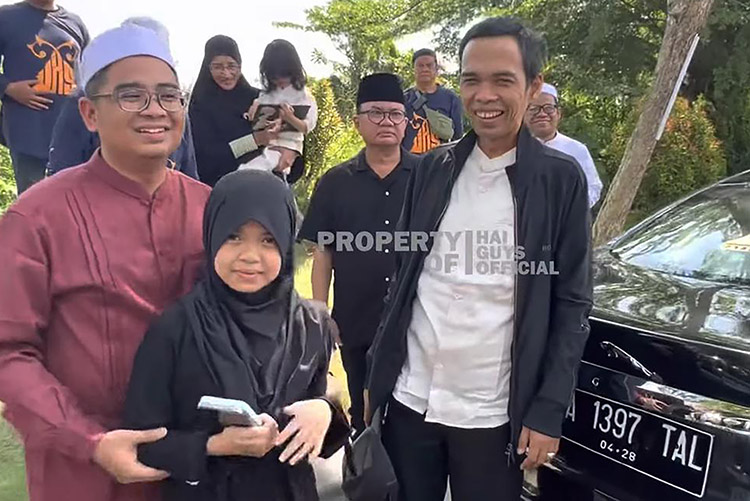 Ustadz Abdul Somad atau UAS Mendapat Hadiah Mobil Jaguar dari Penggemarnya