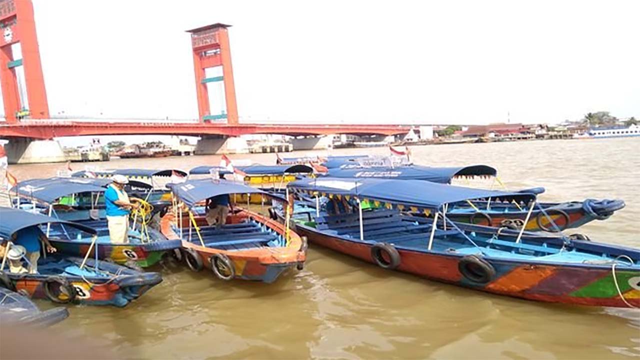 Nikmati Keseruan Naik Perahu Ketek, Salah Satu Destinasi Wisata Sungai Musi yang Wajib dicoba