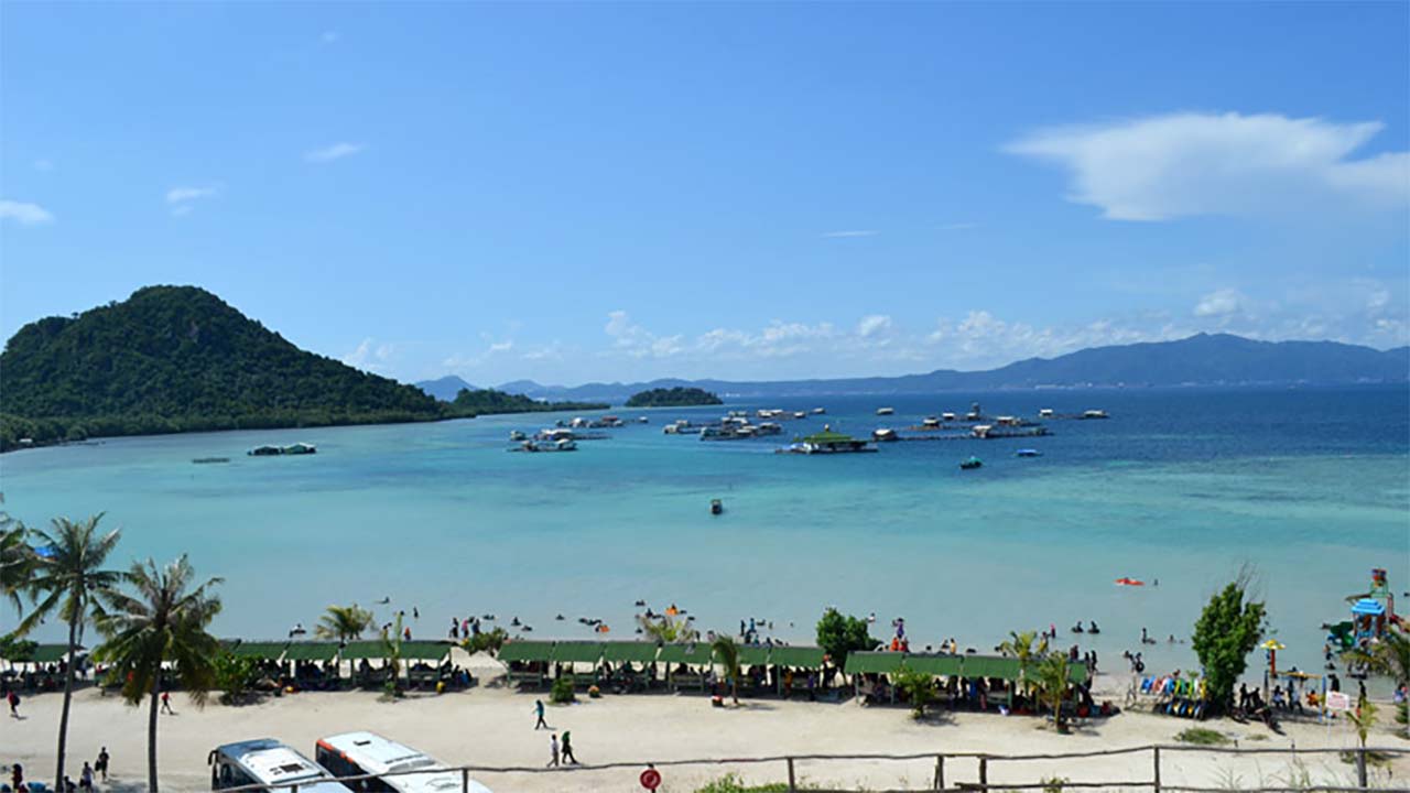 Nikmati Kesejukan Alam Pantai Sari Ringgung yang Cocok untuk Tempat Healing Akhir Tahun