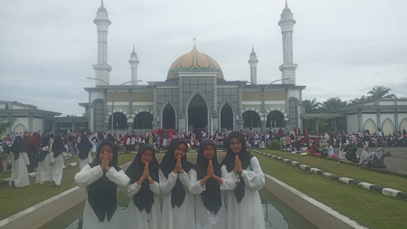 Masjid Agung Mukomuko Menyediakan Takjil Buka Puasa Selama Ramadhan 1445 Hijriah