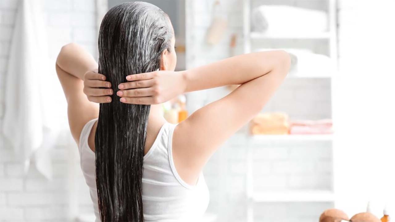 5 Cara Alami untuk Meluruskan Rambut Keriting Secara Efektif dan Aman Tanpa Merusak Rambut