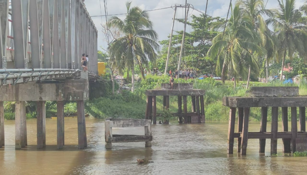 Ngeri, Warga Mandi Balimau di Sungai Tempat Buaya Biasa Mangkal