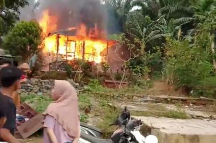 Satu Unit Rumah Warga Gajah Mati Ludes