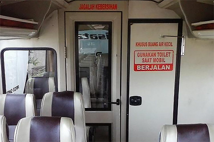 Benarkah Alasan Mengapa Toilet di Bus Ukurannya Sangat Kecil Karena Berhubungan Dengan Keselamatan? 