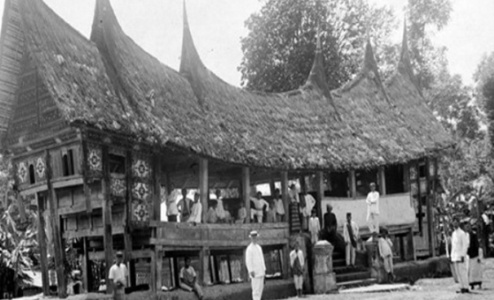 Sejarah 4 Suku Minangkabau, Penyembah Dewa Hingga Penganut Agama Budha Yang Taat