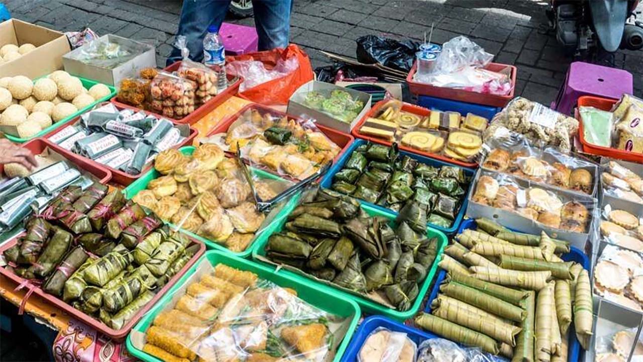 Jajanan Pasar Favoritmu Bisa Membunuhmu! Kenali Ciri-ciri Jajanan Pasar yang Mengandung Bahan Berbahaya