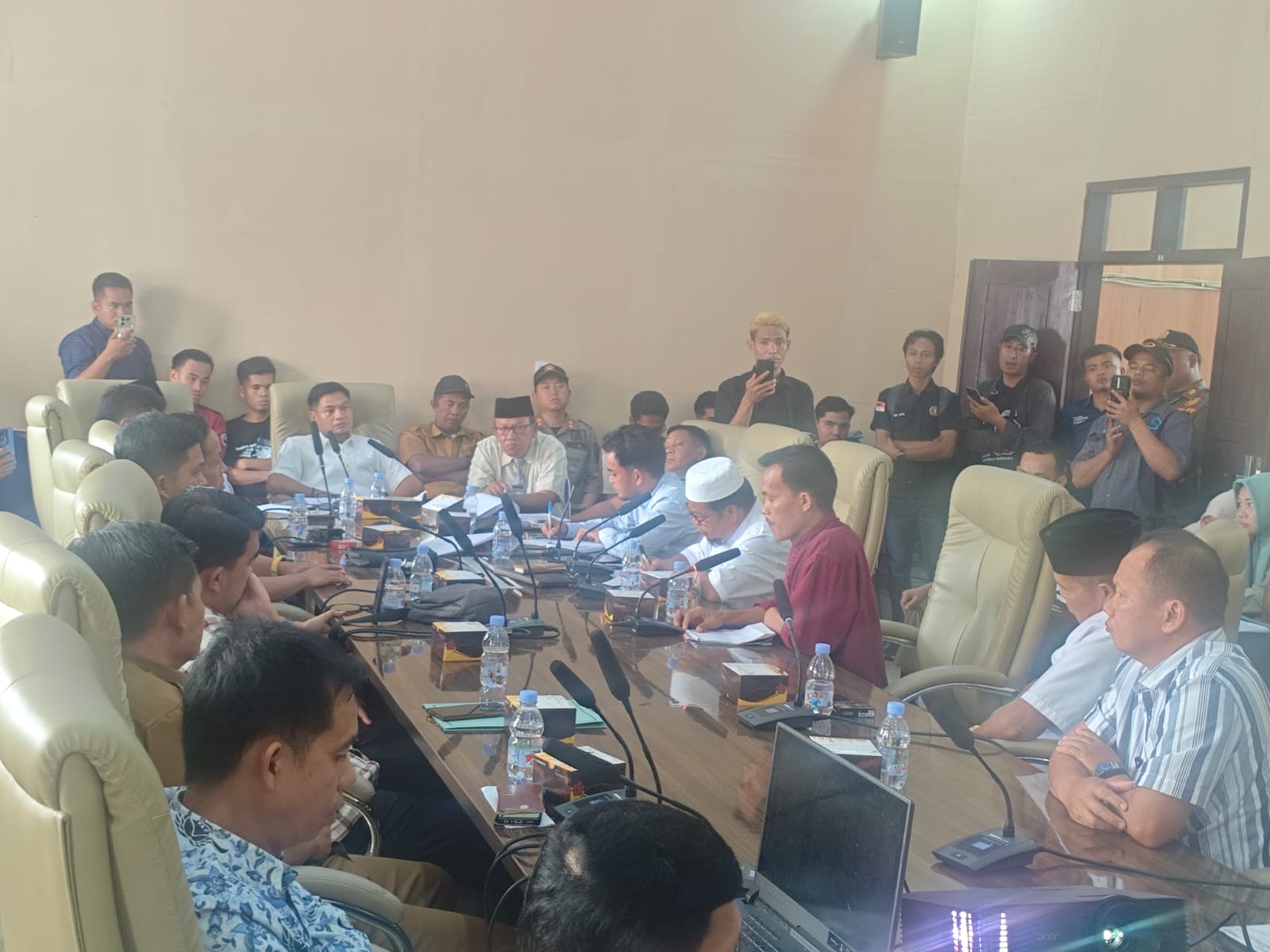 Tolak Isi Perda RTRW, Puluhan Masyarakat Selagan Raya 'Serbu' DPRD Mukomuko